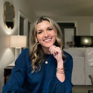 Meet your Posher, Caitlin